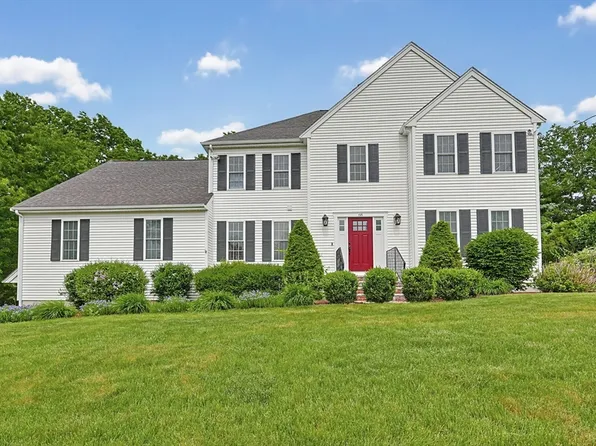 68 Old Wood Rd, North Attleboro, MA 02760