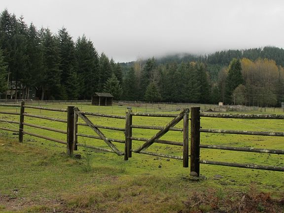 3rd image of 16327 Alpine Dr E
