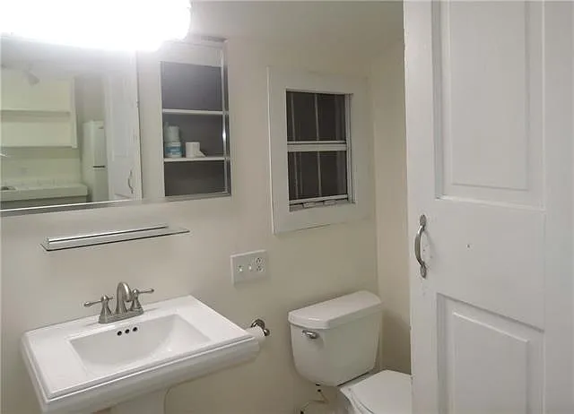 935 Touro St — Photo 11