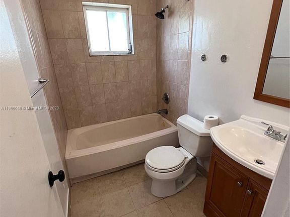 3rd image of 9401 N Meadows Cir