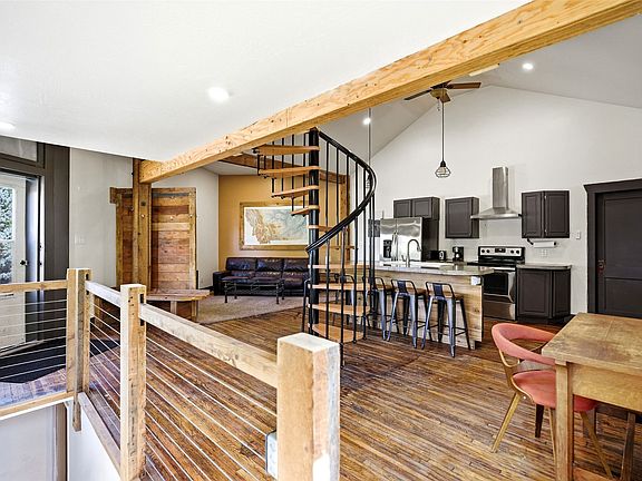 3rd image of 1016 Worden Ave #1/2