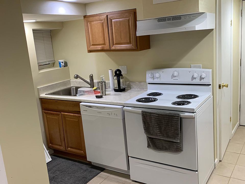 1st image of 1141 N Winchester Ave #1RB