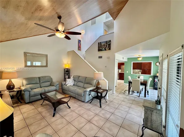 8707 Bardmoor Pl APT 101, Seminole, FL 33777
