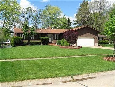 5th image of 65 Squires Ct