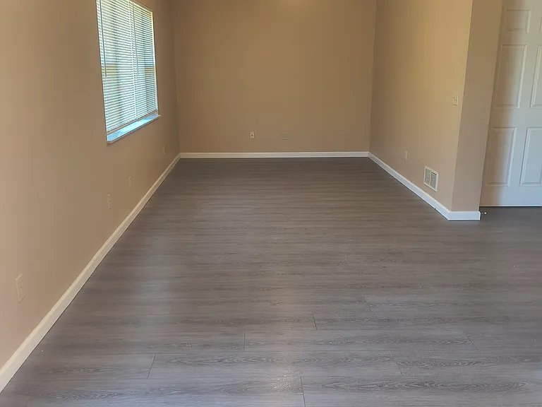 1655 E Crescentville Rd — Photo 8