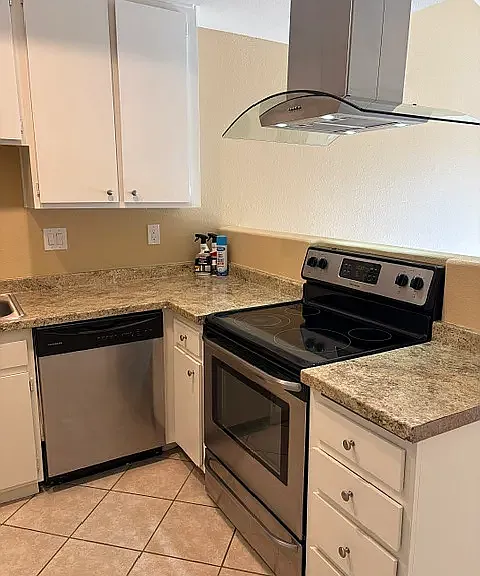 1328 Vista Serena Ave — Photo 2