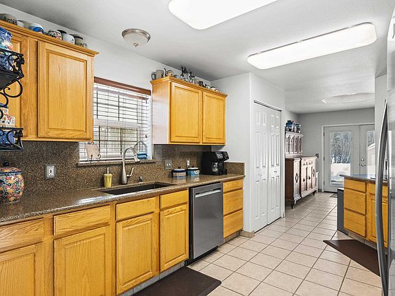 3rd image of 2529 Houghton Hill Dr