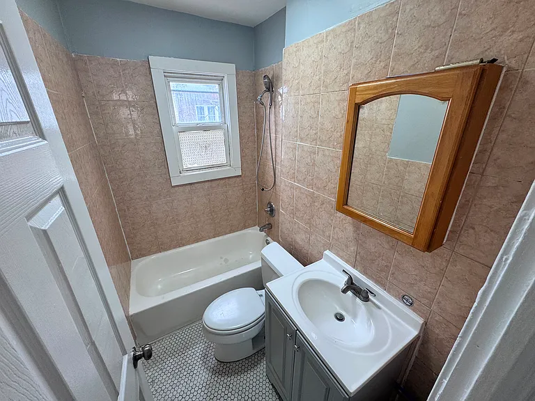 229 Jefferson St #2F — Photo 4