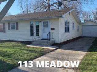 113 Meadowbrook Dr, Bloomington, IL 61701