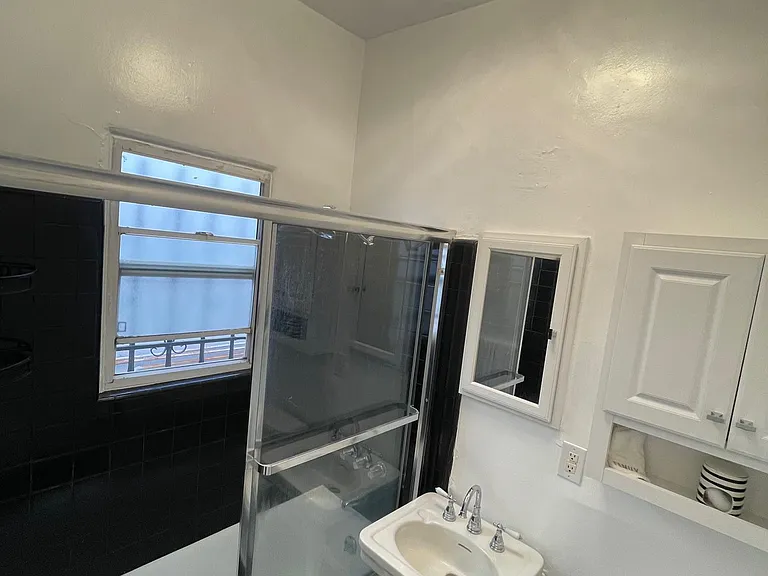 625 N Orange Dr #6 — Photo 4