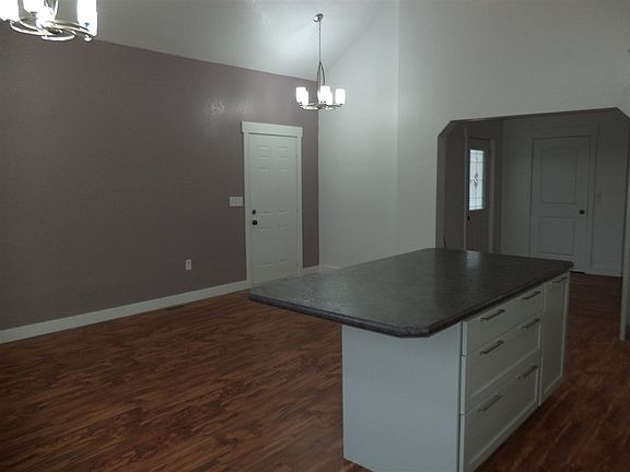 2nd image of 501 W Vistula St