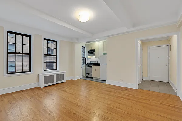 Rented by Cooper & Cooper Real Estate | media 9