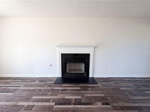 3rd image of 135 Brookgreen Ct