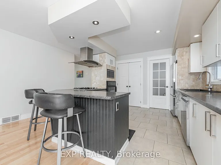 1238 Barnwell Cres — Photo 10