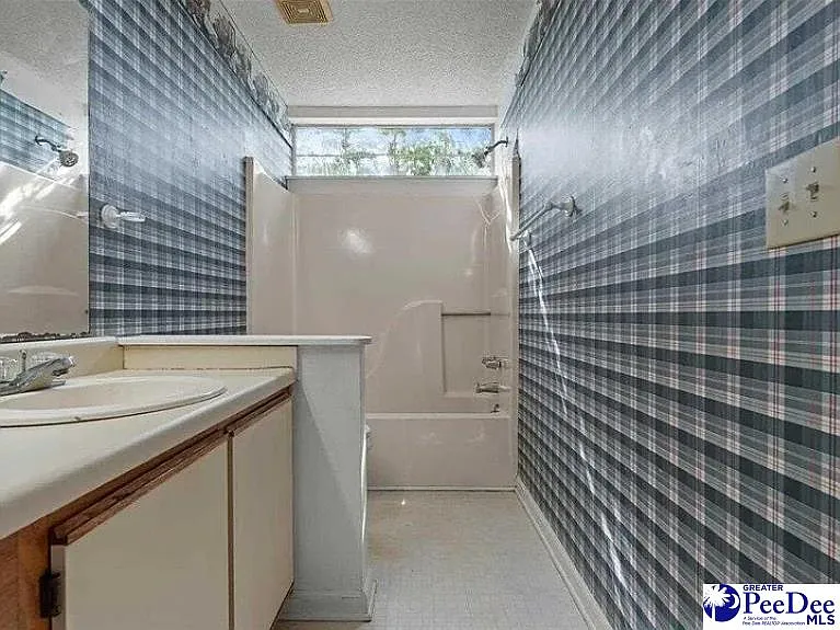 701 Coventry Ln — Photo 14