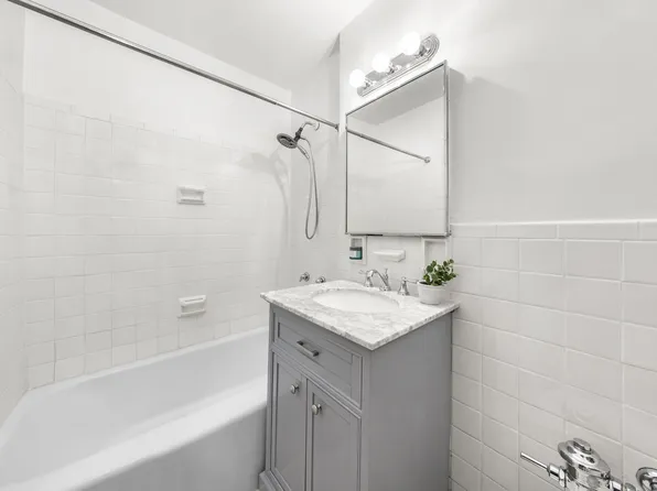 136 East 56th Street image 8 of 8