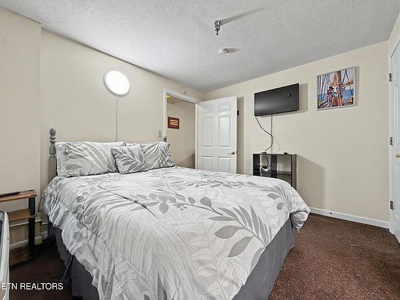 4th image of 413 Baskins Creek Rd #308