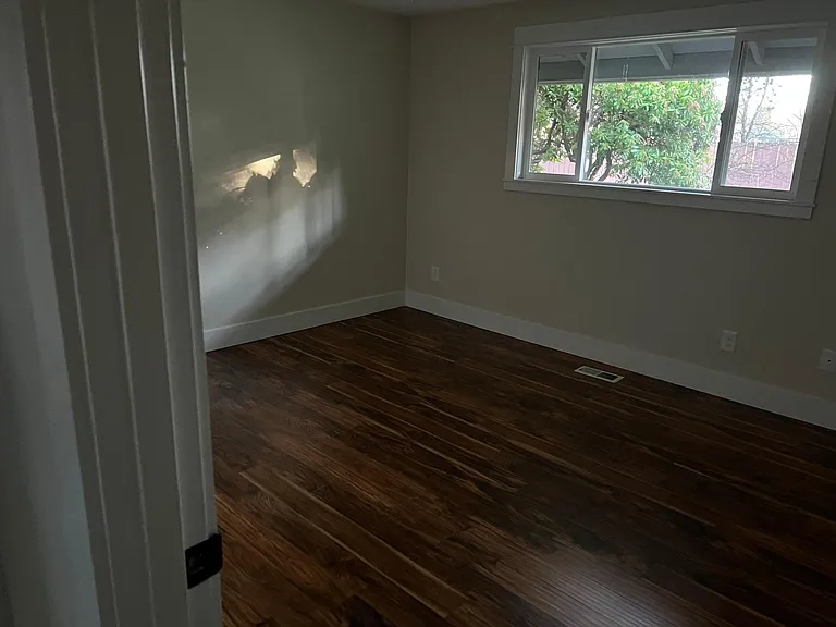 1001 SE 128th Ave — Photo 4