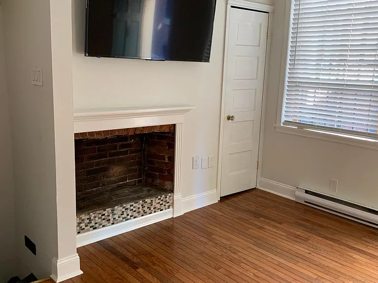 150 N Bread St — Photo 2