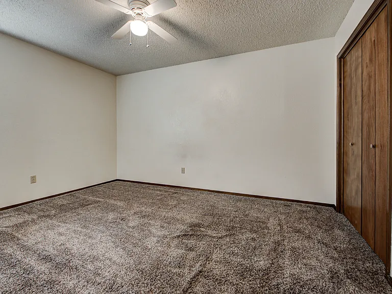 1315 Glen Oaks Ct #4 — Photo 25