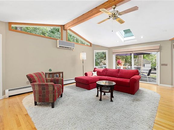 5th image of 150 Stone Ridge Dr
