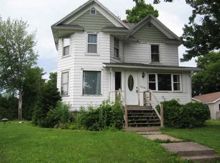 1009 Fischer St, Gresham, WI 54128