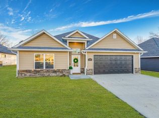 140 N Luna Ln, Columbia, MO 65201