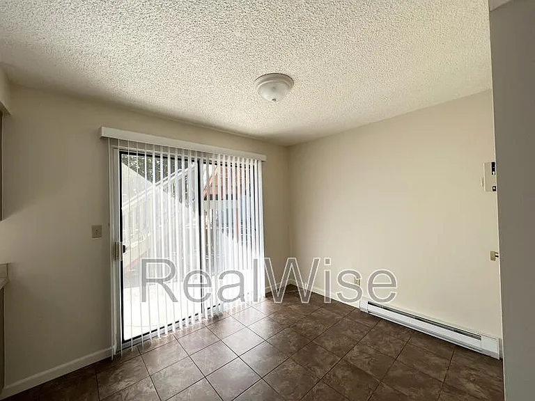 213 NE 7th St — Photo 11