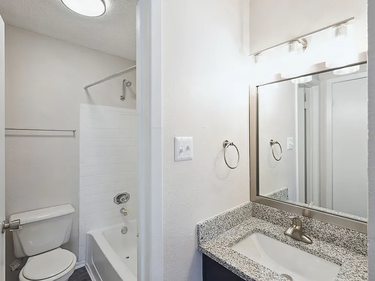 Altamonte Apartments — Photo 15