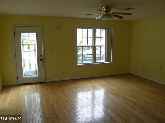2nd image of 324 Clyde St