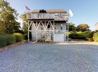 16 Southwest Rd, Narragansett, RI 02882