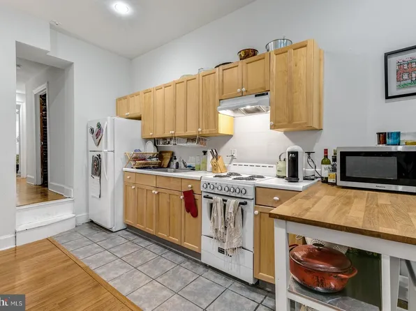 802 S 4th St #1, Philadelphia, PA 19147
