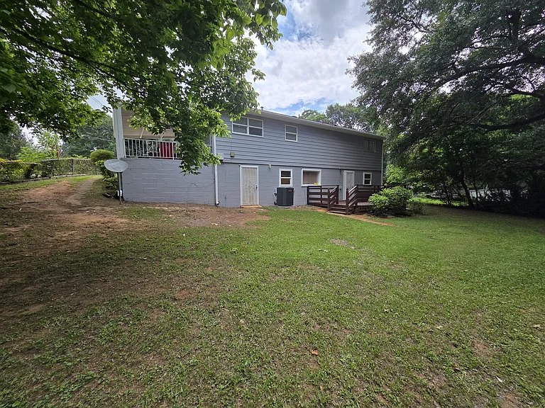95 Ashton Ct — Photo 9