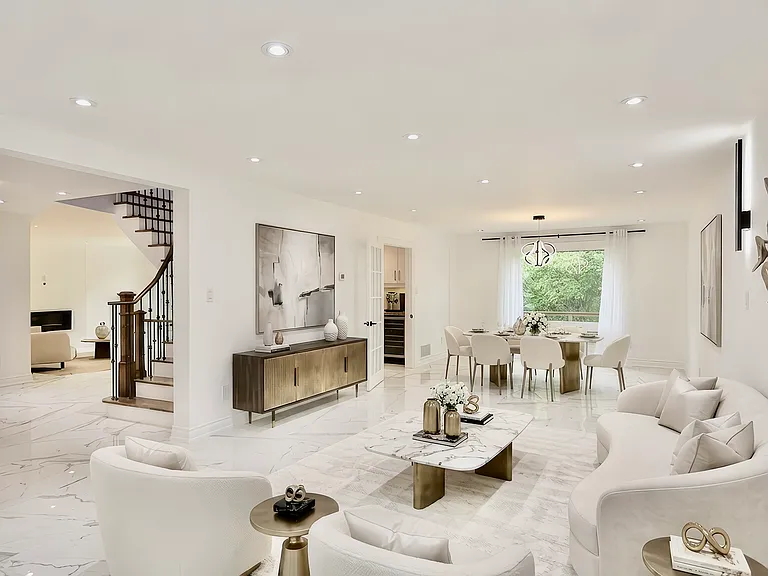 89 Yonge Blvd — Photo 1
