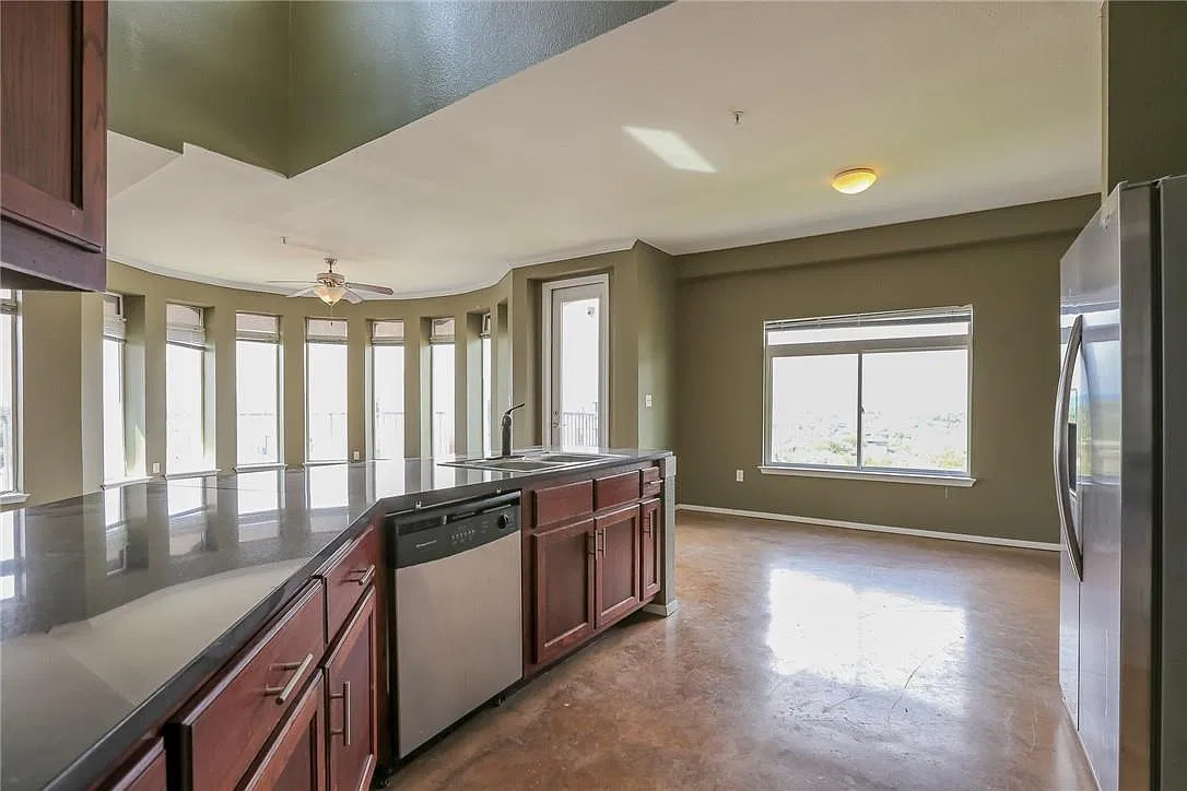 4 bed, 2.0 bath, 1935 sqft, $4,295 — Photo 4