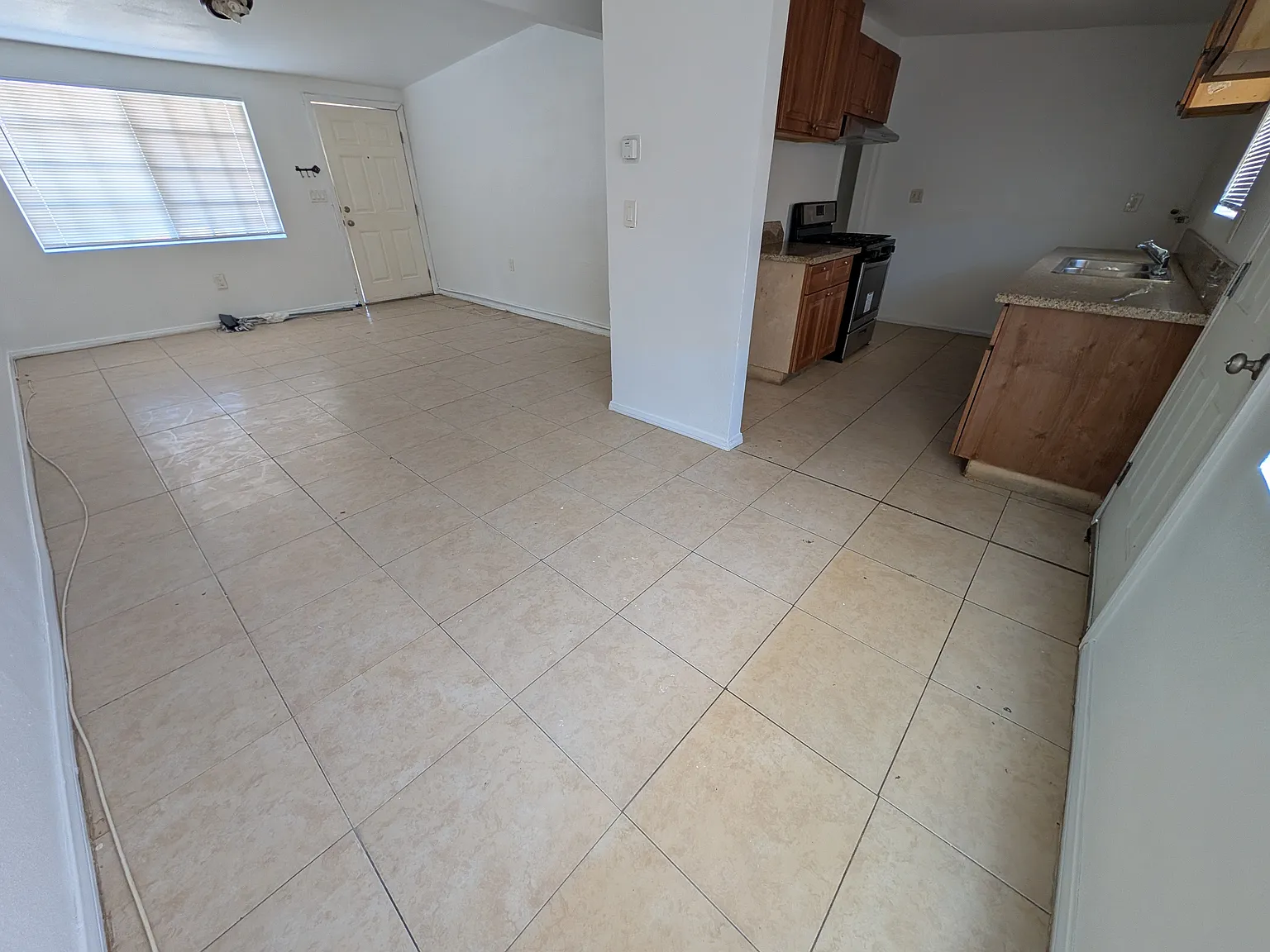 2 bed, 875 sqft, $1,575 — Photo 4