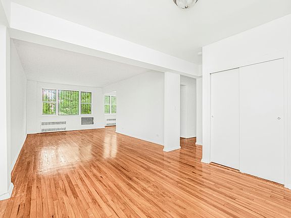 4th image of 3050 Fairfield Ave APT 6J
