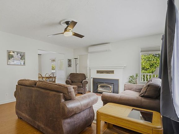 3rd image of 525 Elm Ave