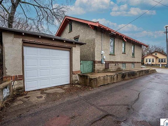 3rd image of 114 E Elm St