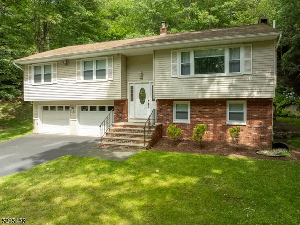 28 Hi Lo Ter, West Milford Twp., NJ 07435