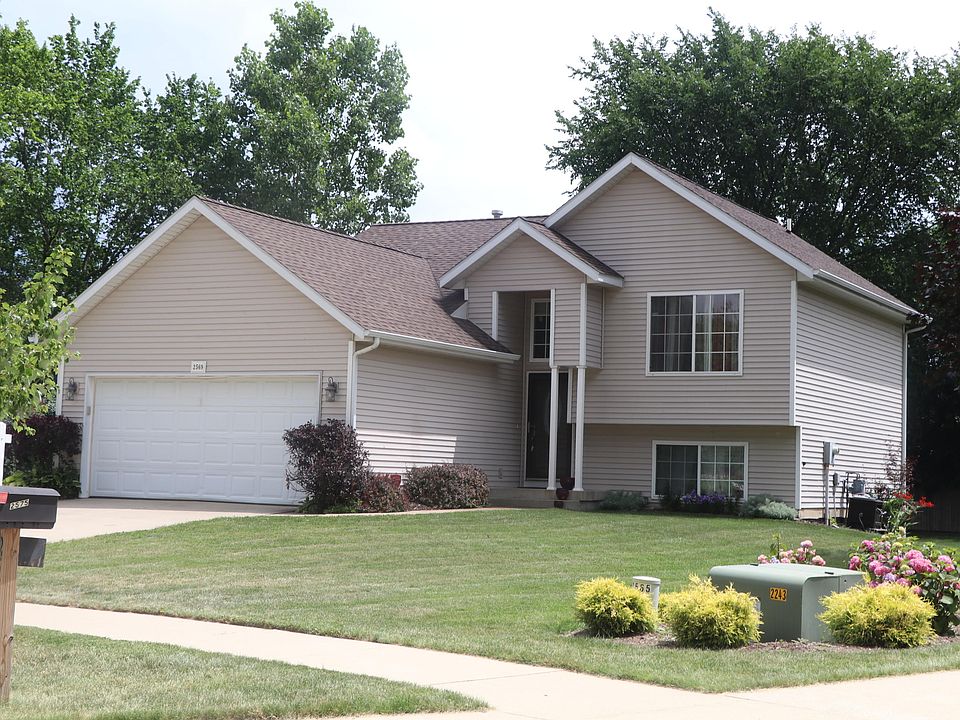 1st image of 2569 Orchard View Dr NE