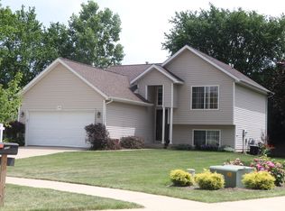 2569 Orchard View Dr NE, Grand Rapids, MI 49505