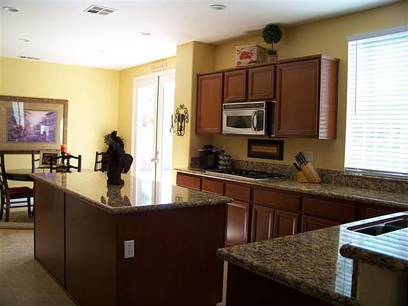 3rd image of 491 Jenny Cir