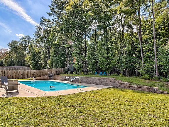 5th image of 329 Dolly Horn Ln