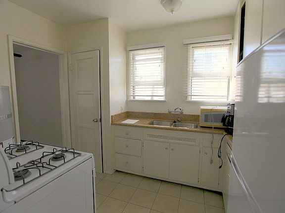 5th image of 6859 Willoughby Ave APT 3