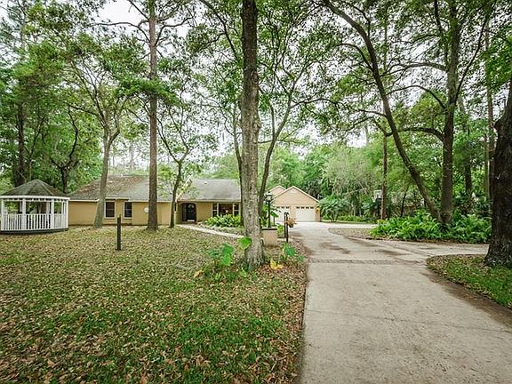2nd image of 10906 Bridle Pl