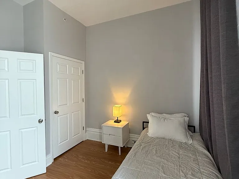 2134 East Carson Street — Photo 30