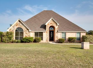 217 Falling Oak Dr, Azle, TX 76020