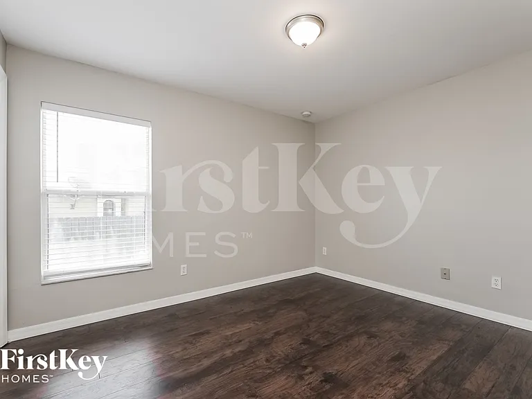 129 Wanatah Ave S — Photo 11