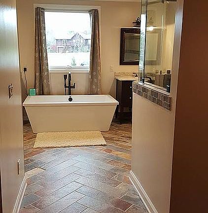 Master bath tub